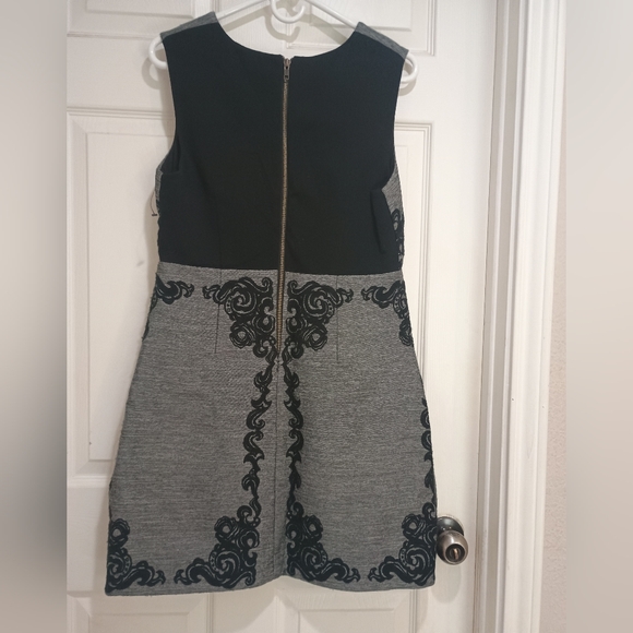 Diane Von Furstenberg Gray and Black Dress Size 10 - Picture 3 of 5